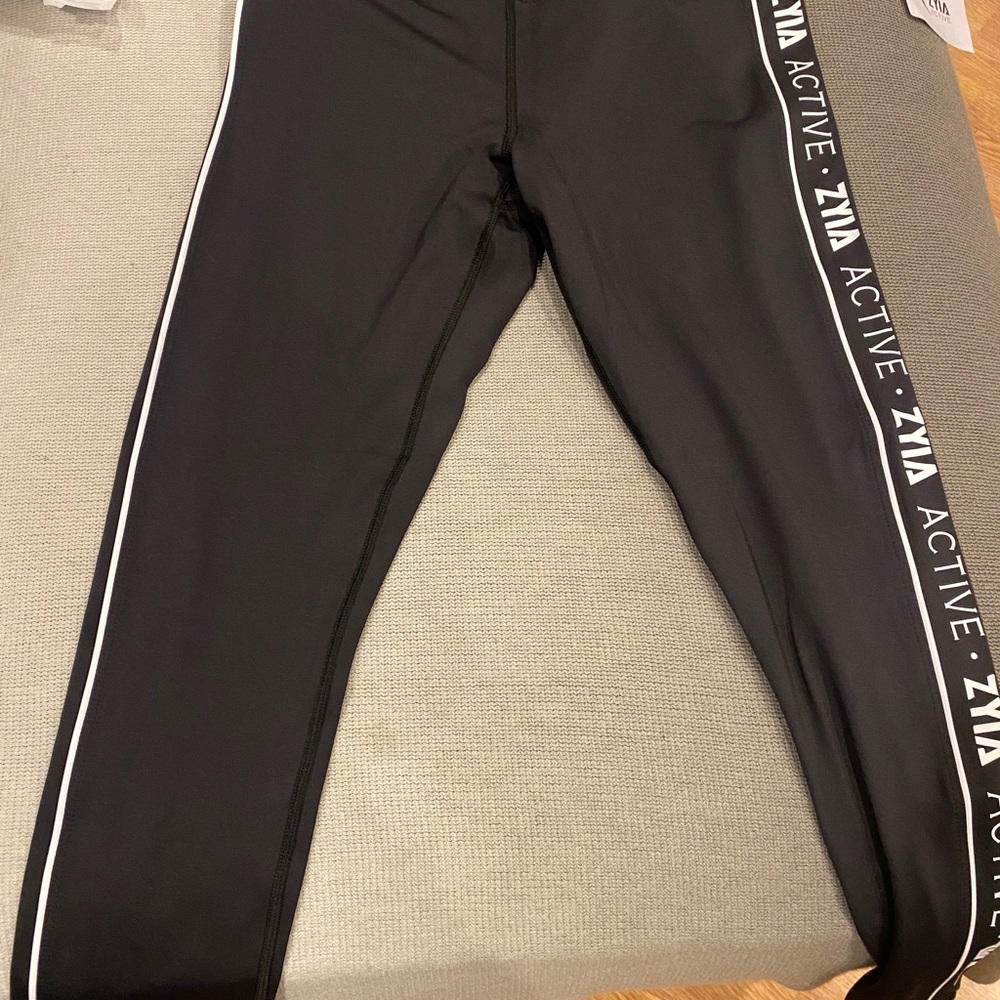 NWT Zyia logo light and tight leggings 24”